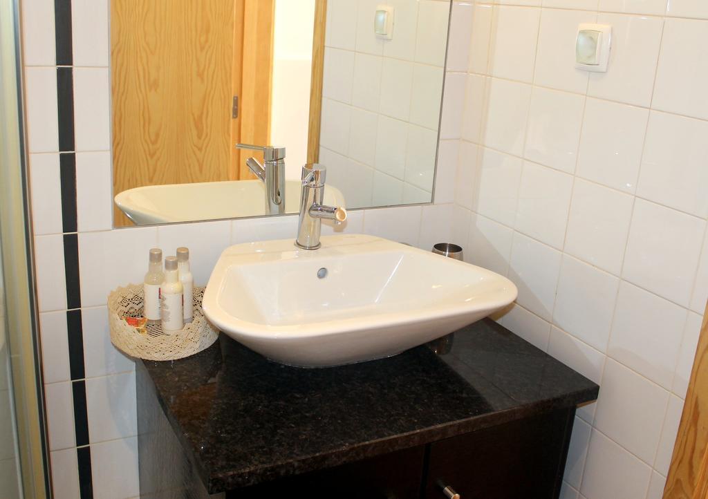 Bairro Alto House, By Timecooler Apartment Lisbon Room photo